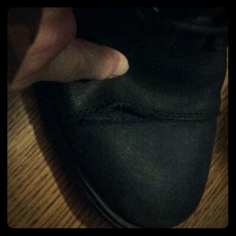 SOREL BOOTS 8.5 with a rip bought from harleyxxoo